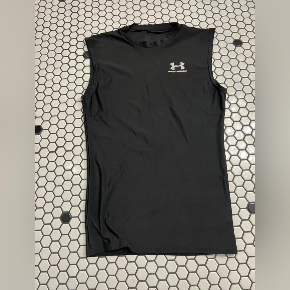 Under armor sleeveless shirt size medium